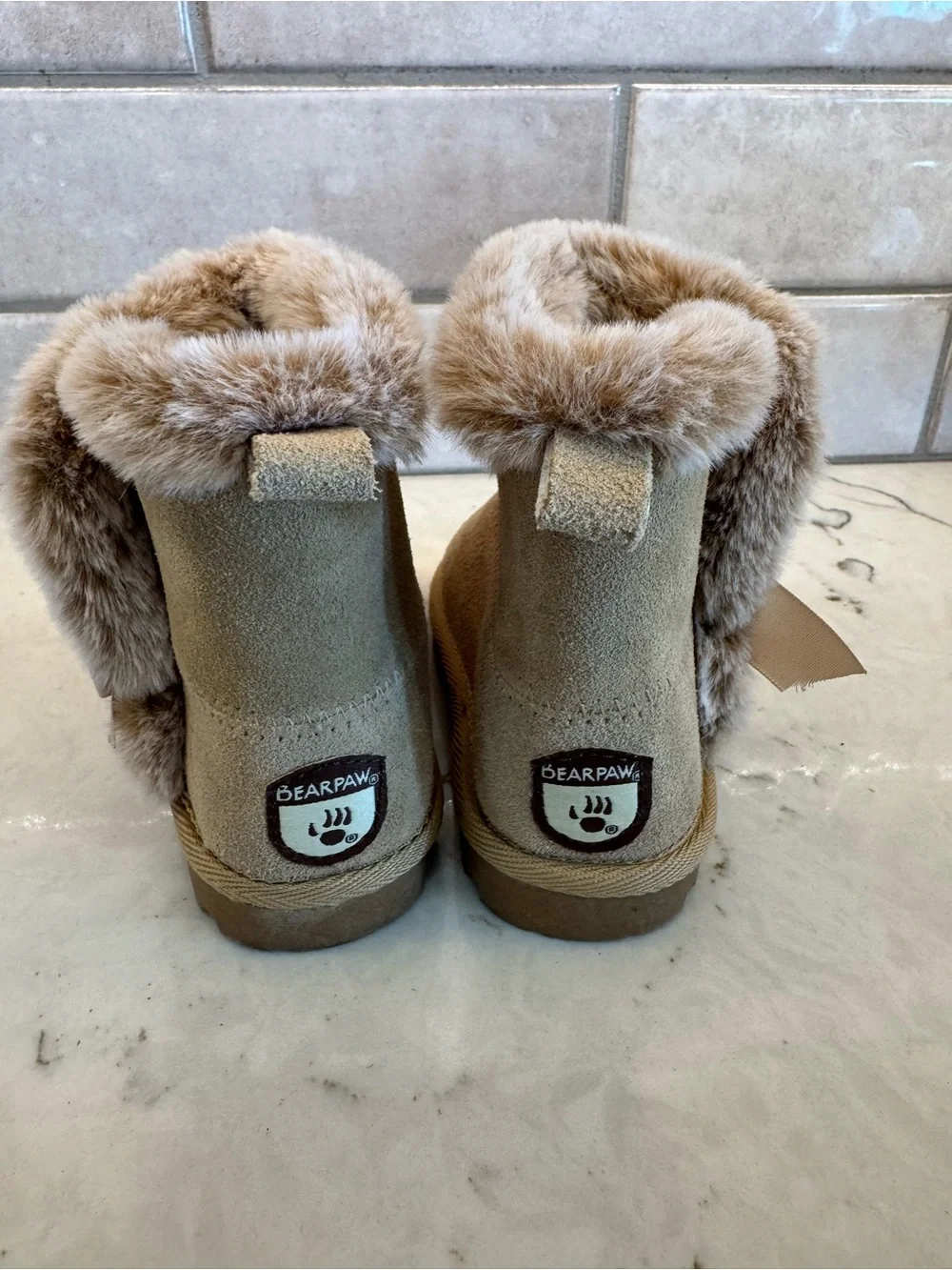 Toddler Bearpaw Faux-Fur Trim Tan Suede Winter Boots with bows. Baby SZ6.